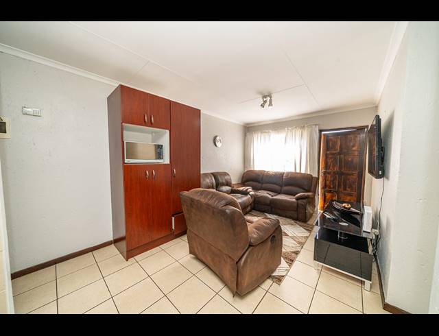 3 BEDROOM FREESTANDING FOR SALE IN HELDERWYK